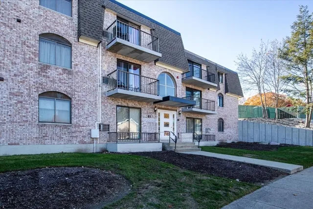 $385,000 | 40 High Street, Unit 207, Dedham, MA 02026