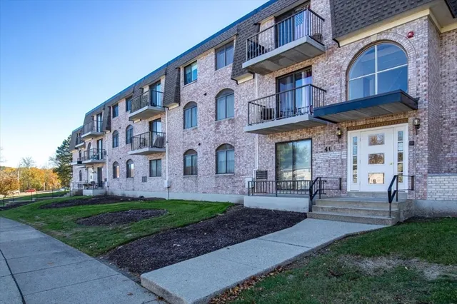 $385,000 | 40 High Street, Unit 207, Dedham, MA 02026