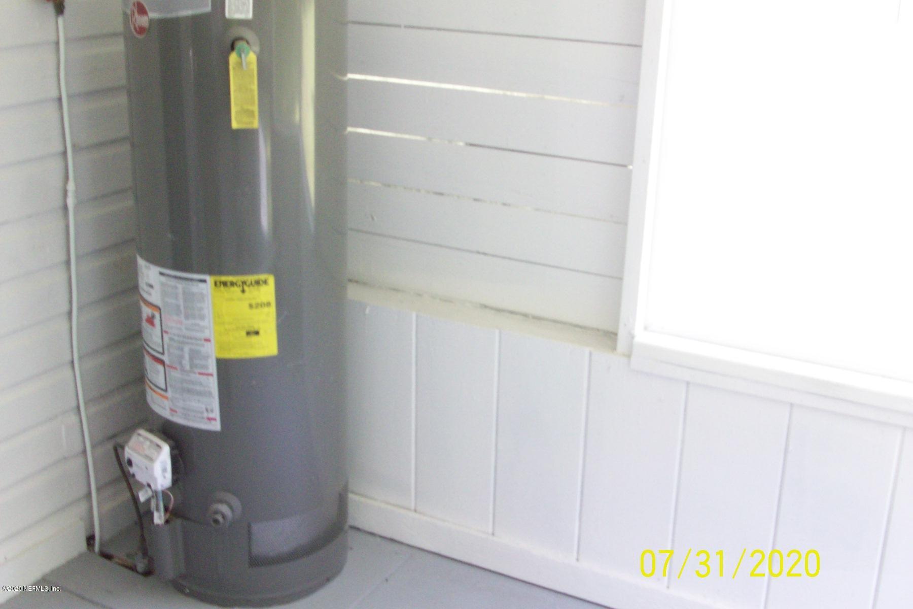 524 St Clair Street Starke, FL 32091 - Photo 9 of 20 a bathroom with a shower