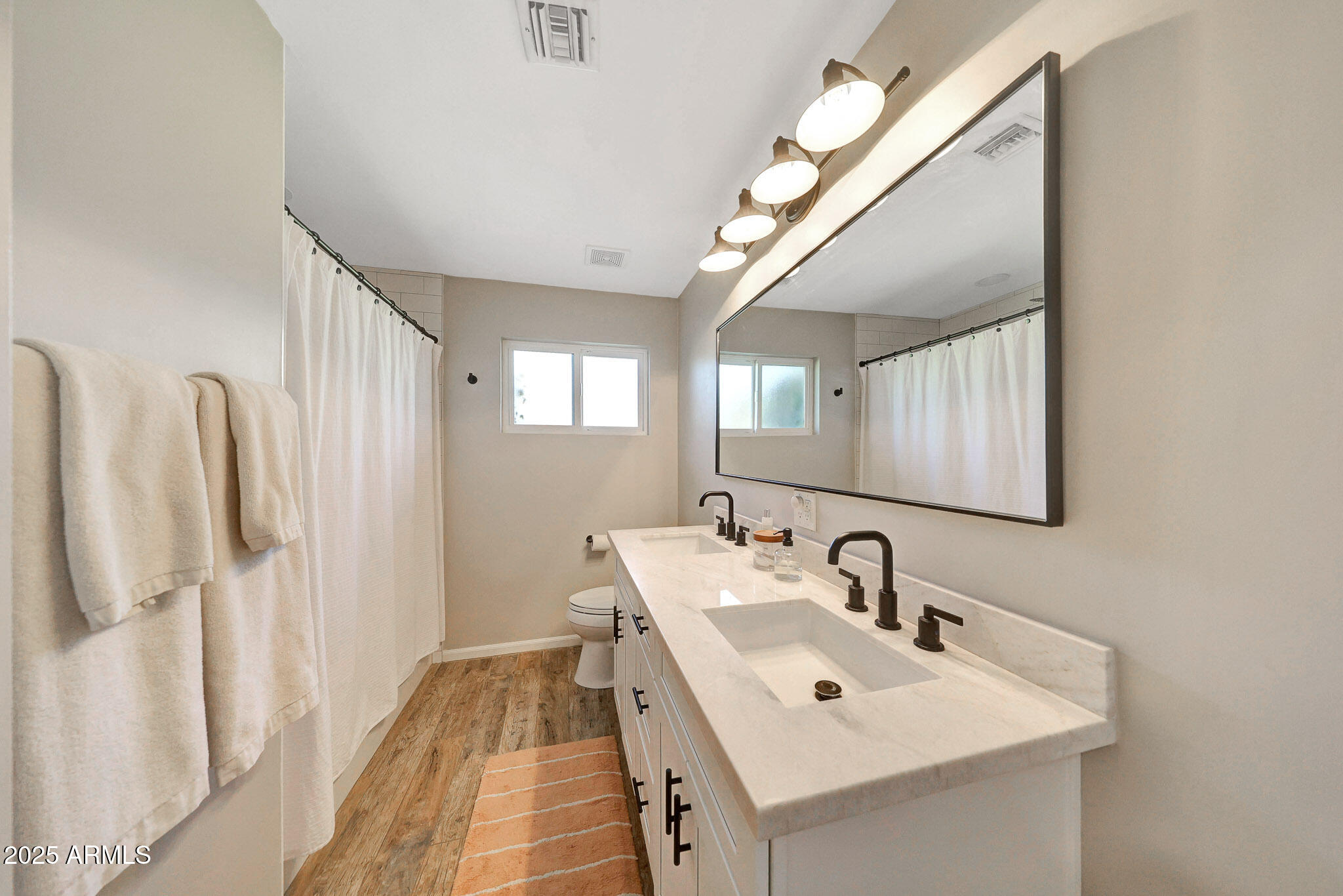 805 West Northview Avenue Phoenix, AZ 85021 - Photo 23 of 51 a bathroom with a sink a mirror and a shower