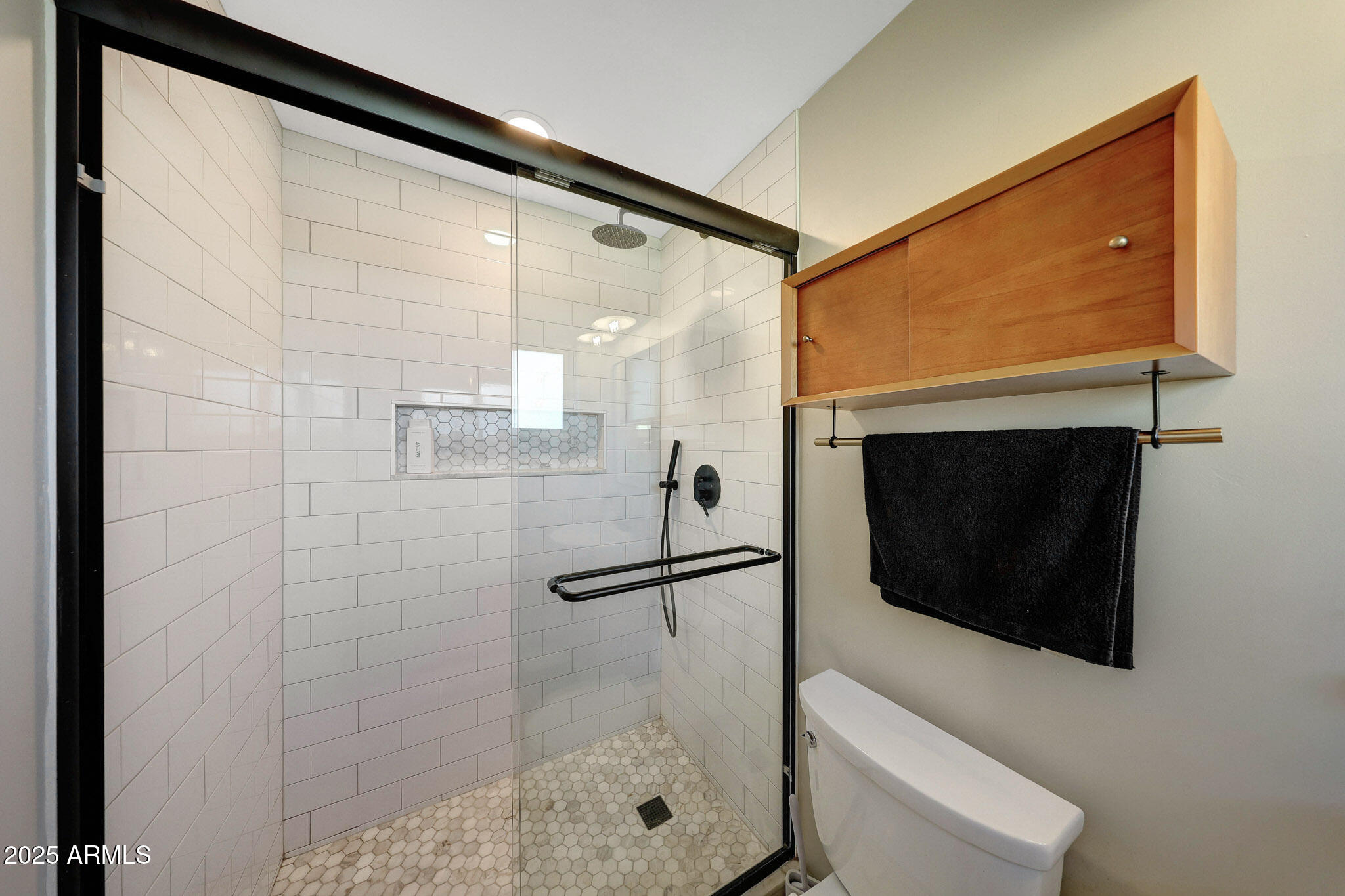 805 West Northview Avenue Phoenix, AZ 85021 - Photo 27 of 51 a bathroom with a shower and a mirror
