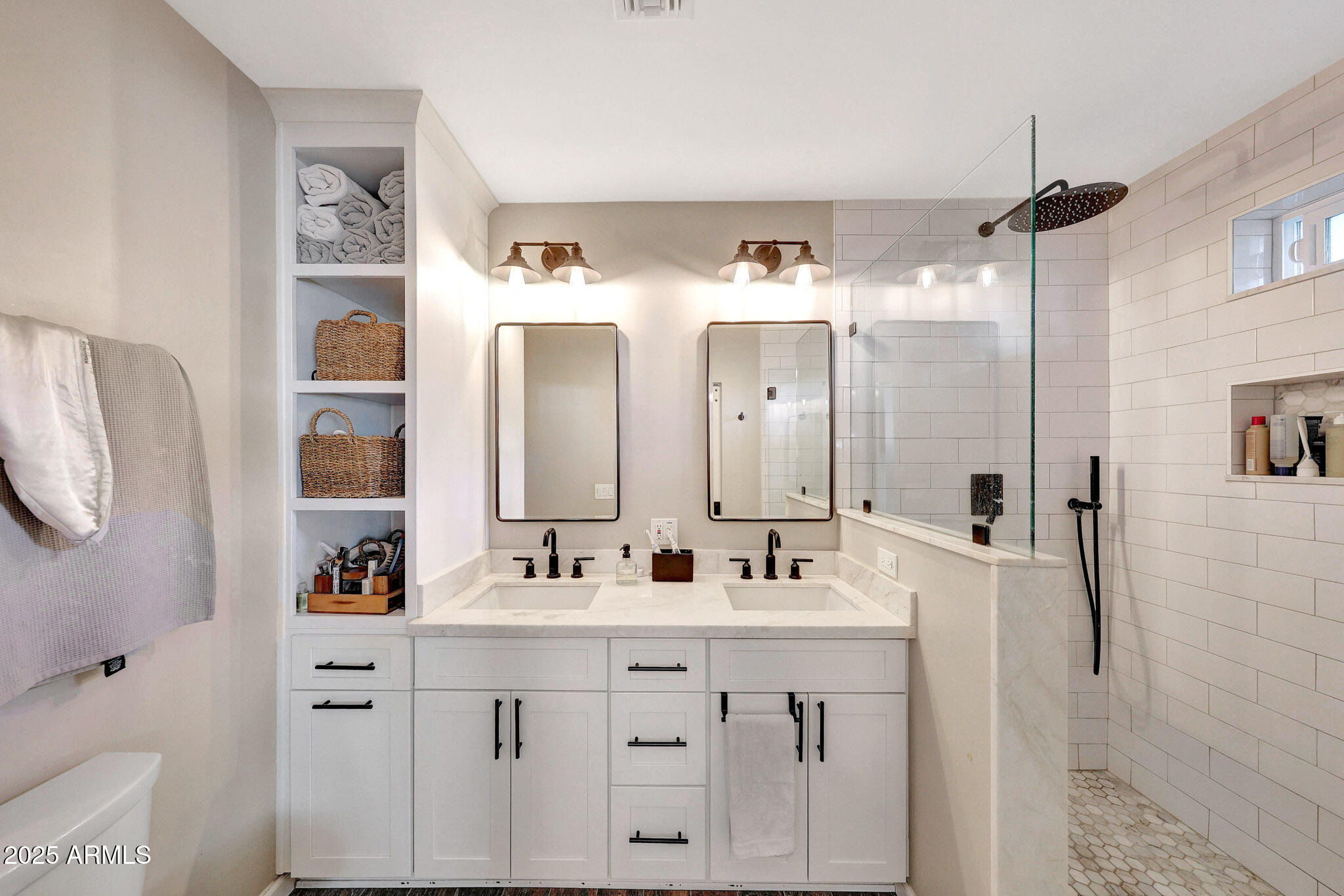 805 West Northview Avenue Phoenix, AZ 85021 - Photo 32 of 51 a bathroom with a double vanity sink mirror and double
