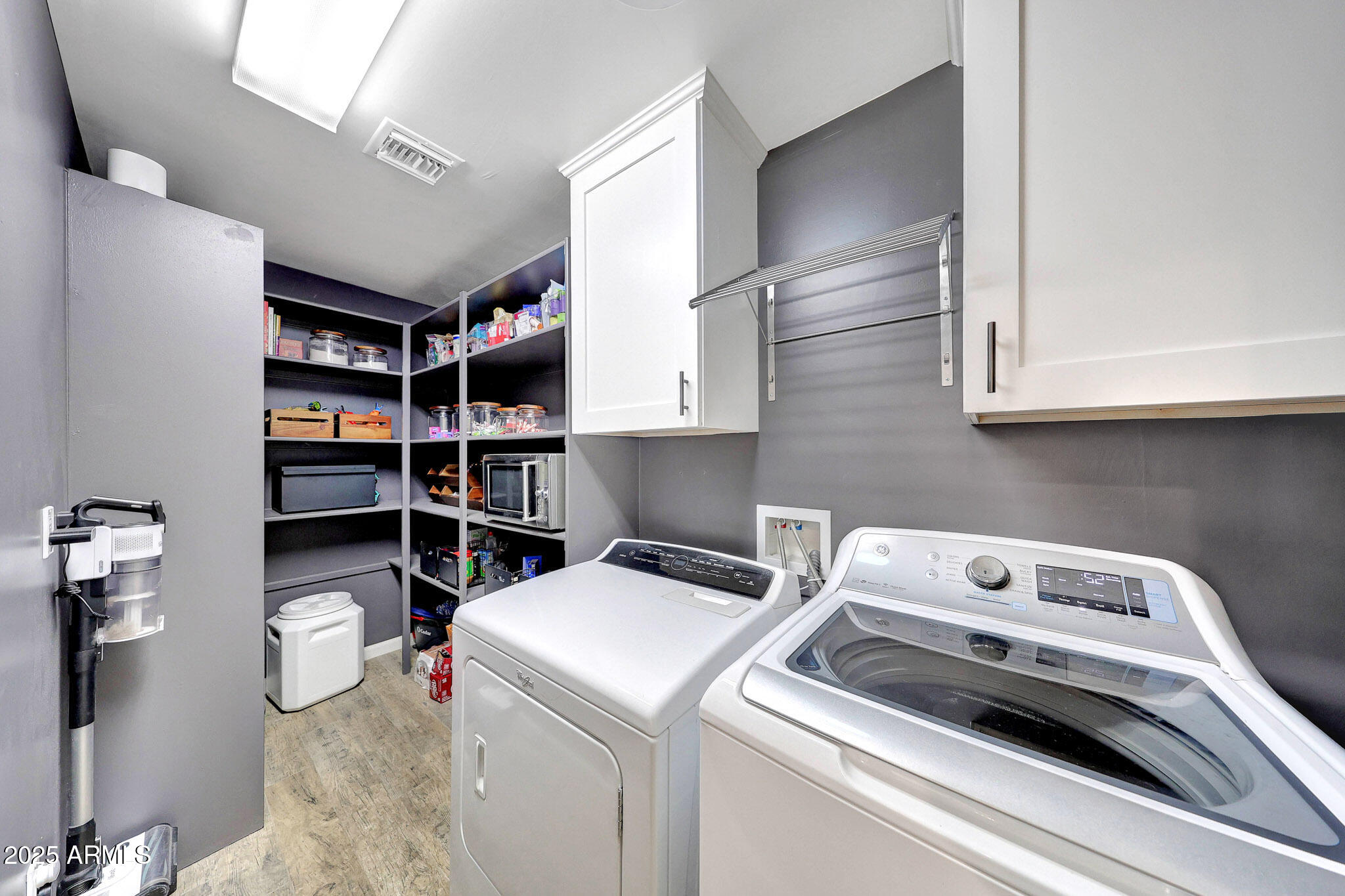 805 West Northview Avenue Phoenix, AZ 85021 - Photo 34 of 51 a utility room with dryer and washer