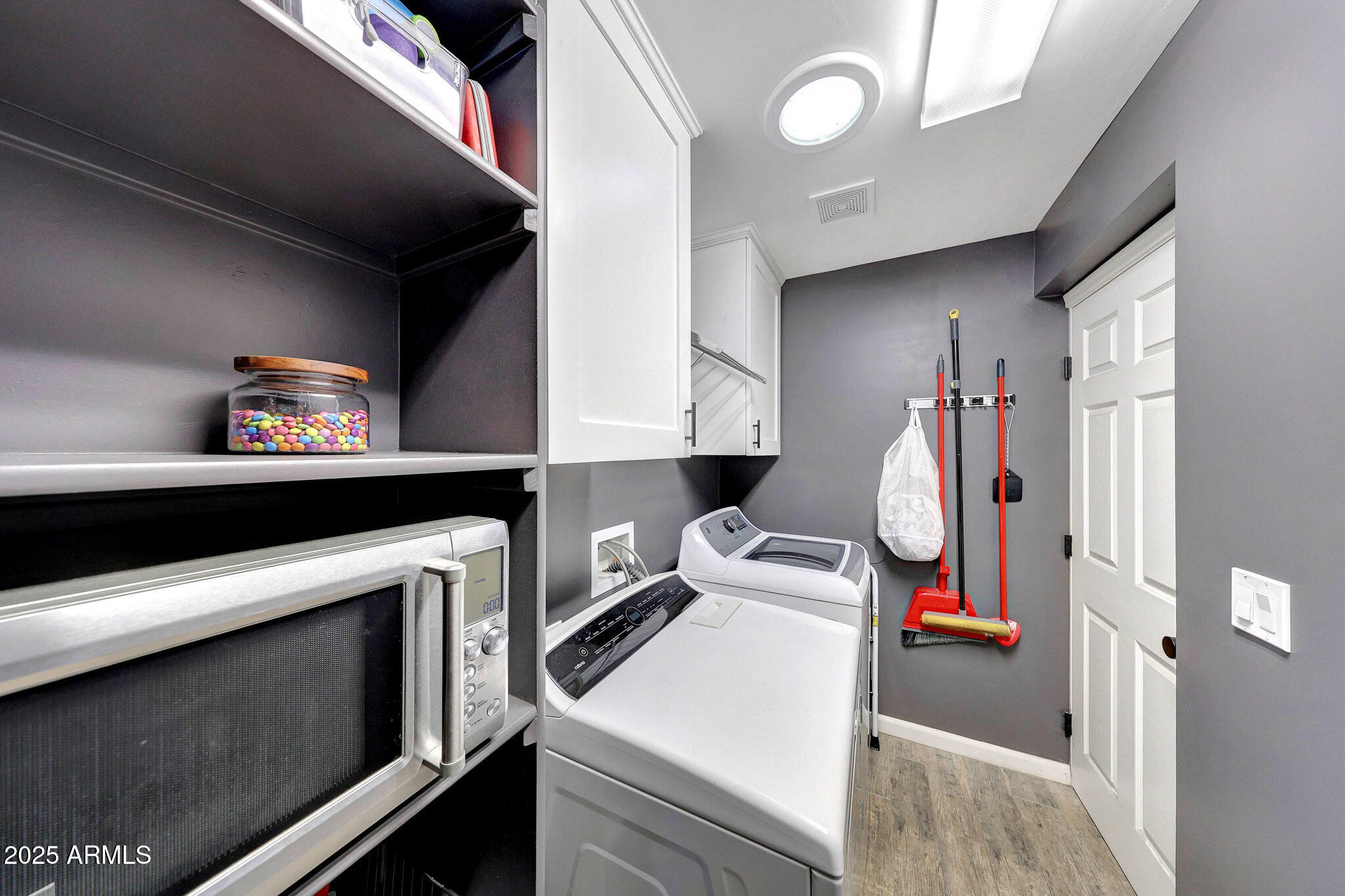 805 West Northview Avenue Phoenix, AZ 85021 - Photo 35 of 51 a utility room with dryer and washer