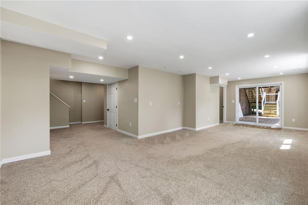 8241 Thompson Run Road Pittsburgh, PA 15237 - Photo 46 of 47 an empty room with windows and closet