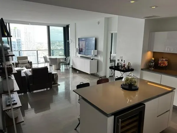 $4,950 | 68 Southeast 6th Street, Unit 3108, Miami, FL 33131