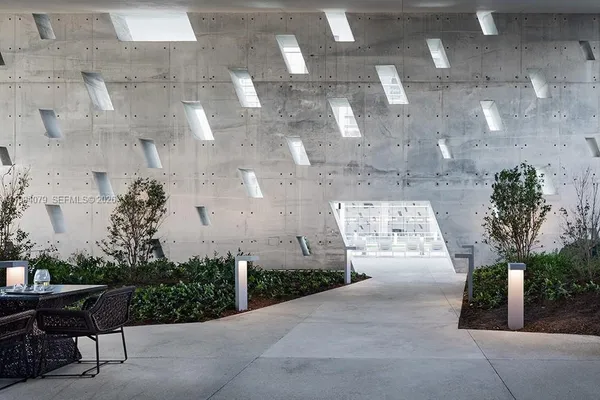 $4,950 | 68 Southeast 6th Street, Unit 3108, Miami, FL 33131