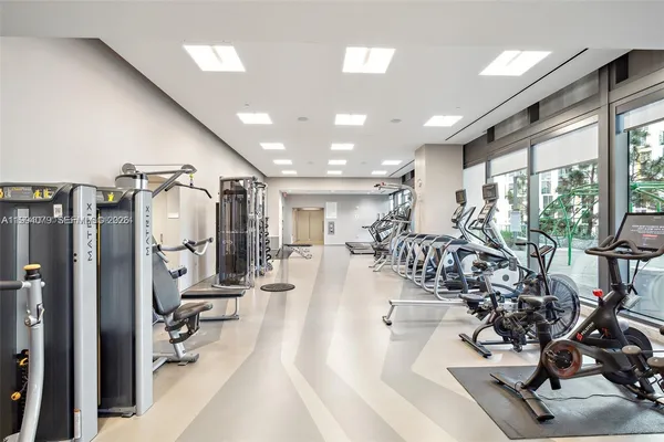 $4,950 | 68 Southeast 6th Street, Unit 3108, Miami, FL 33131