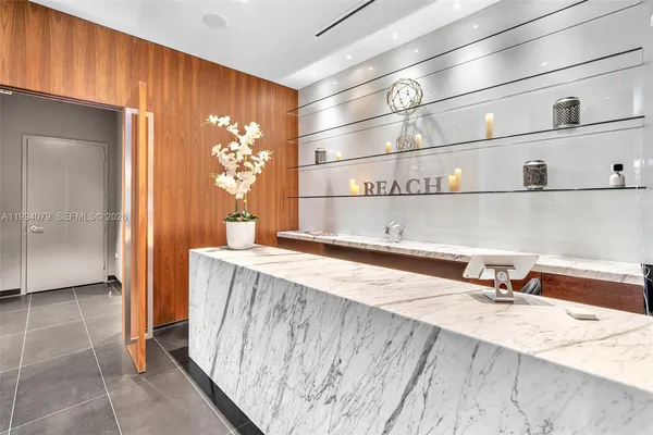 $4,950 | 68 Southeast 6th Street, Unit 3108, Miami, FL 33131