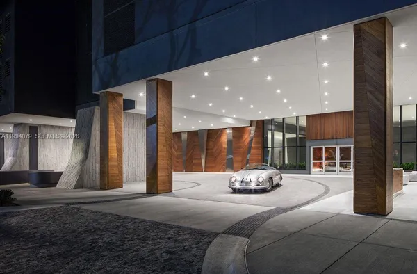 $4,950 | 68 Southeast 6th Street, Unit 3108, Miami, FL 33131