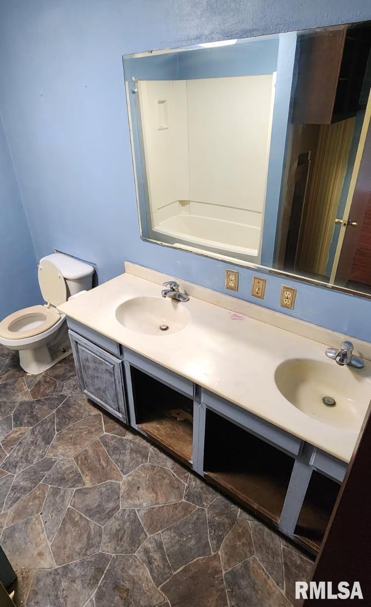 555 North Jackson Street Bushnell, IL 61422 - Photo 11 of 15