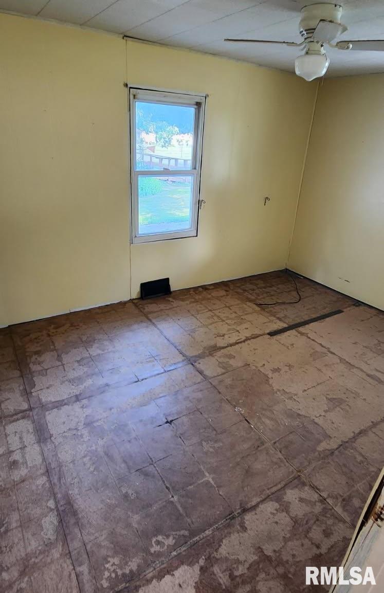 555 North Jackson Street Bushnell, IL 61422 - Photo 6 of 15