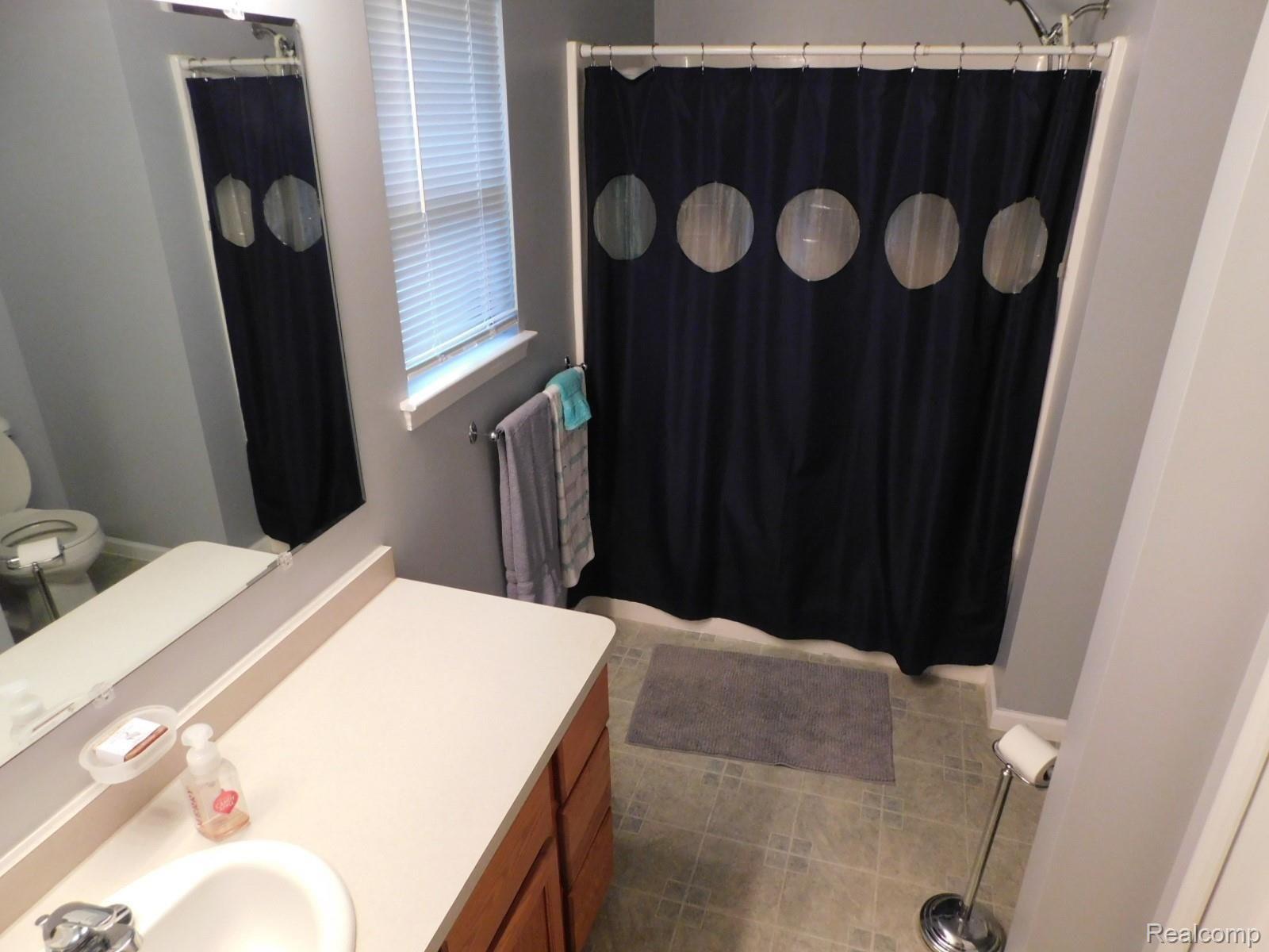 2096 Reid Road Flint, MI 48507 - Photo 5 of 11 Master bathroom