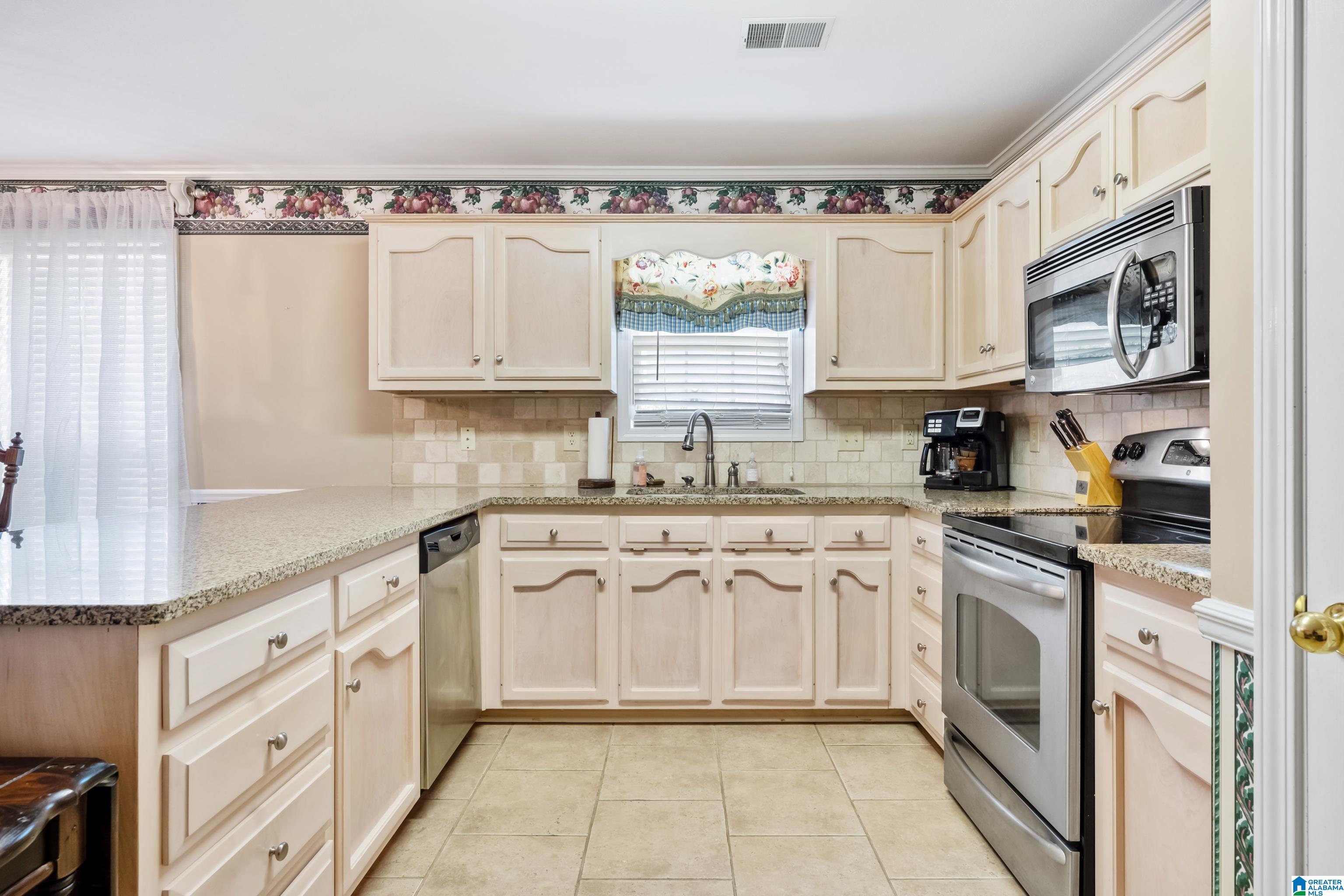 124 Belvedere Place Alabaster, AL 35007 - Photo 7 of 27