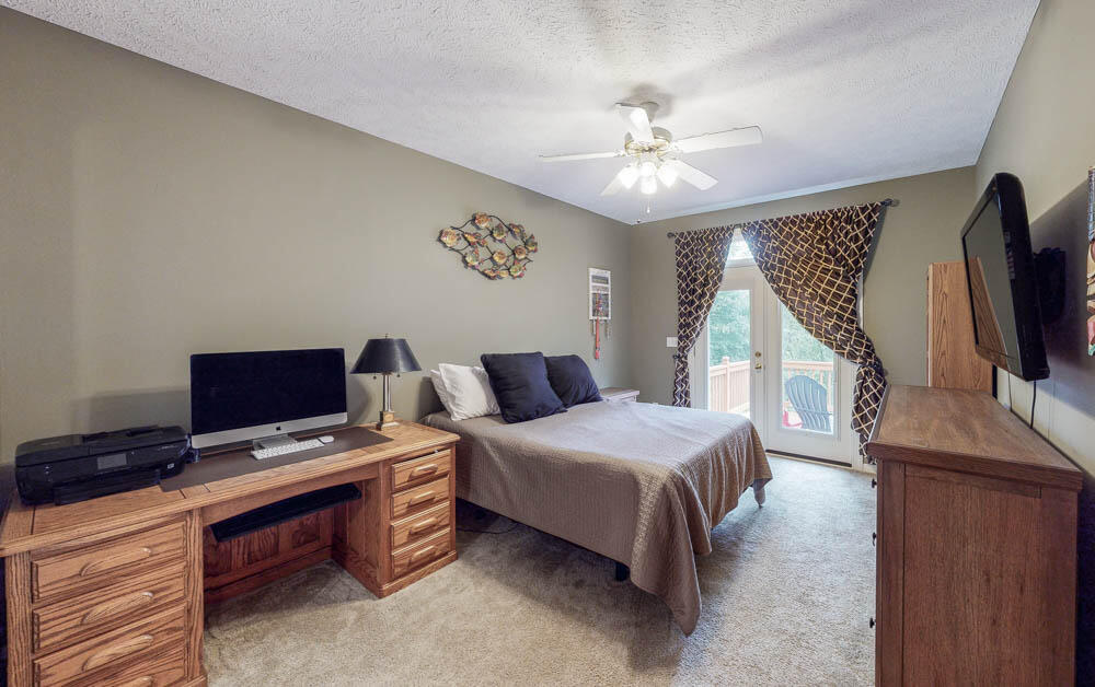 132 Riviera Road Aiken, SC 29803 - Photo 19 of 32 Owner suite with access to back deck, and walk in closet!