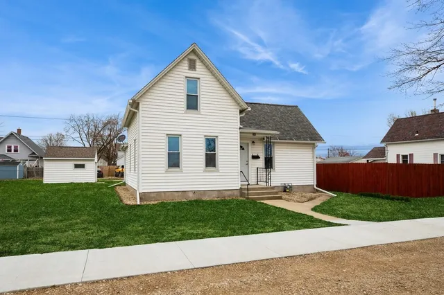 $135,000 | 707 19th Avenue, Fulton, IL 61252