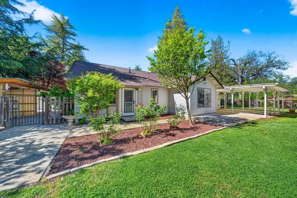 $585,000 | 19679 Midland Drive, Redding, CA 96003