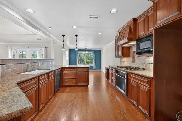$585,000 | 19679 Midland Drive, Redding, CA 96003