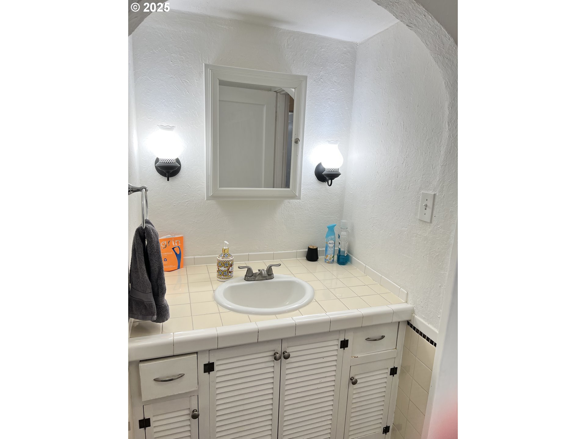 175 Baltimore Street Heppner, OR 97836 - Photo 11 of 28 a bathroom with a sink and a mirror