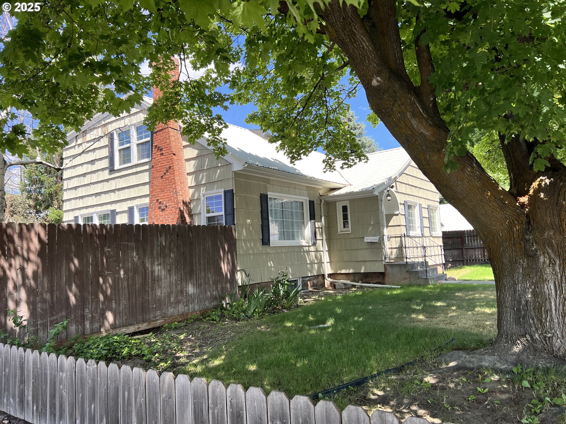 175 Baltimore Street Heppner, OR 97836 - Photo 2 of 28 a view of a house with a yard