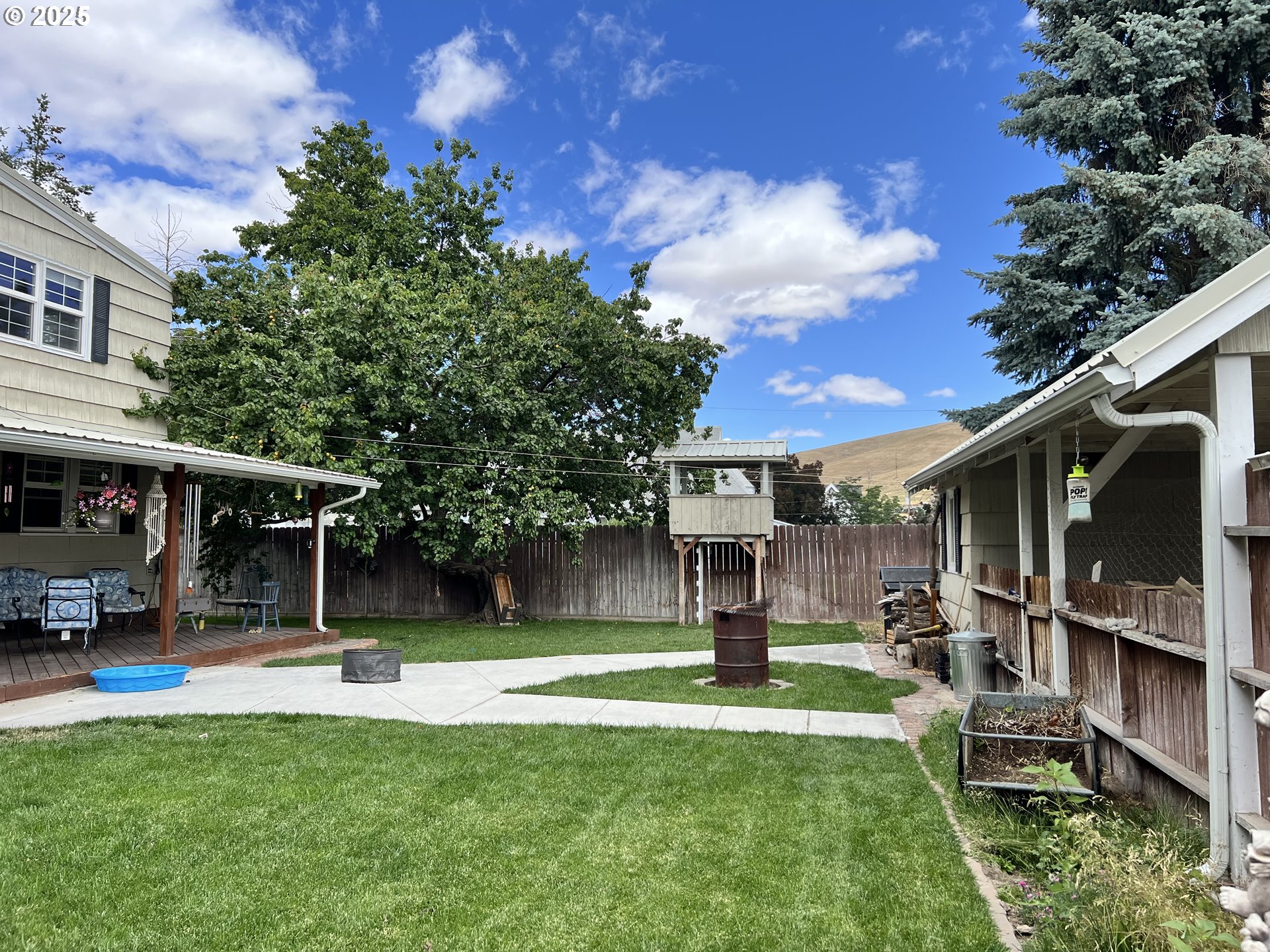 175 Baltimore Street Heppner, OR 97836 - Photo 25 of 28 a view of a house with backyard and a tree