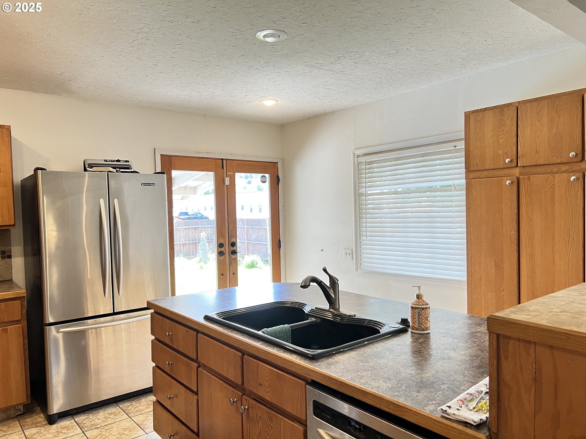 175 Baltimore Street Heppner, OR 97836 - Photo 8 of 28 a kitchen with refrigerator and window