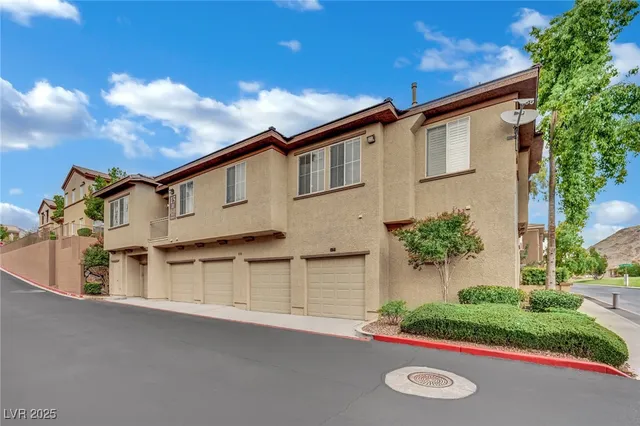 $1,625 | 3915 Palm Beach Street, Unit 201, Las Vegas, NV 89129