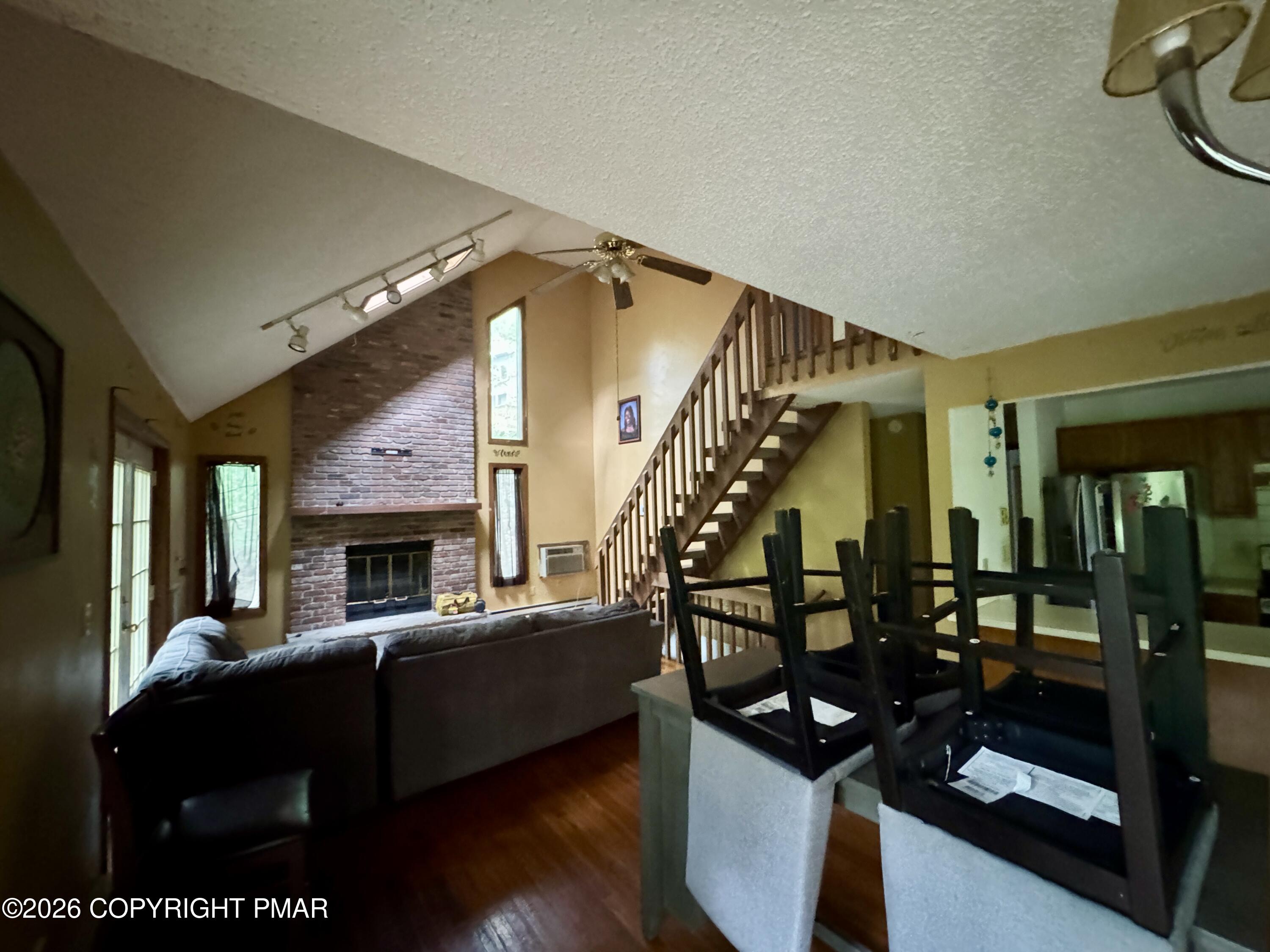 119 Durham Drive Bushkill, PA 18324 - Photo 26 of 41 Dining room