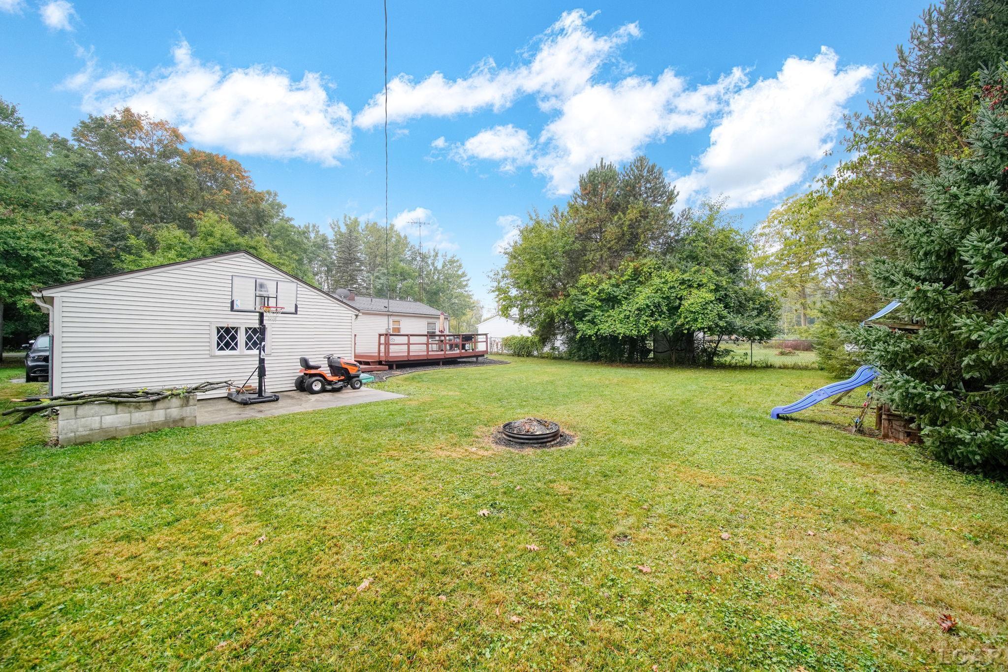 1902 West Cadmus Road Adrian, MI 49221 - Photo 31 of 32 50189331-12156a82-eca3-4ac6-aab6-8216d7660264.JPG