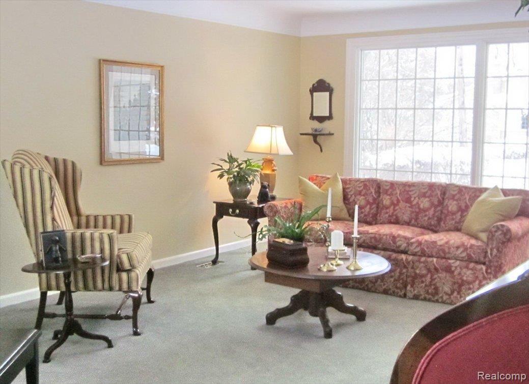 5595 Raven Road Bloomfield Hills, MI 48301 - Photo 4 of 25 Living Room