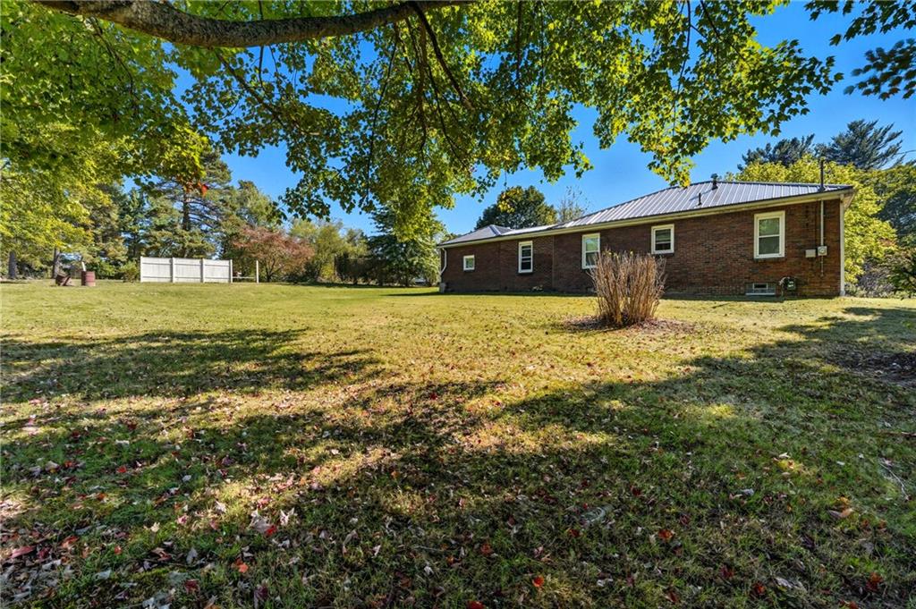 105 Williamson Road Greenville, PA 16125 - Photo 6 of 27 a backyard of a house
