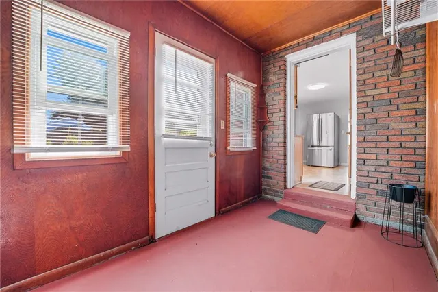 a view of livingroom with furniture