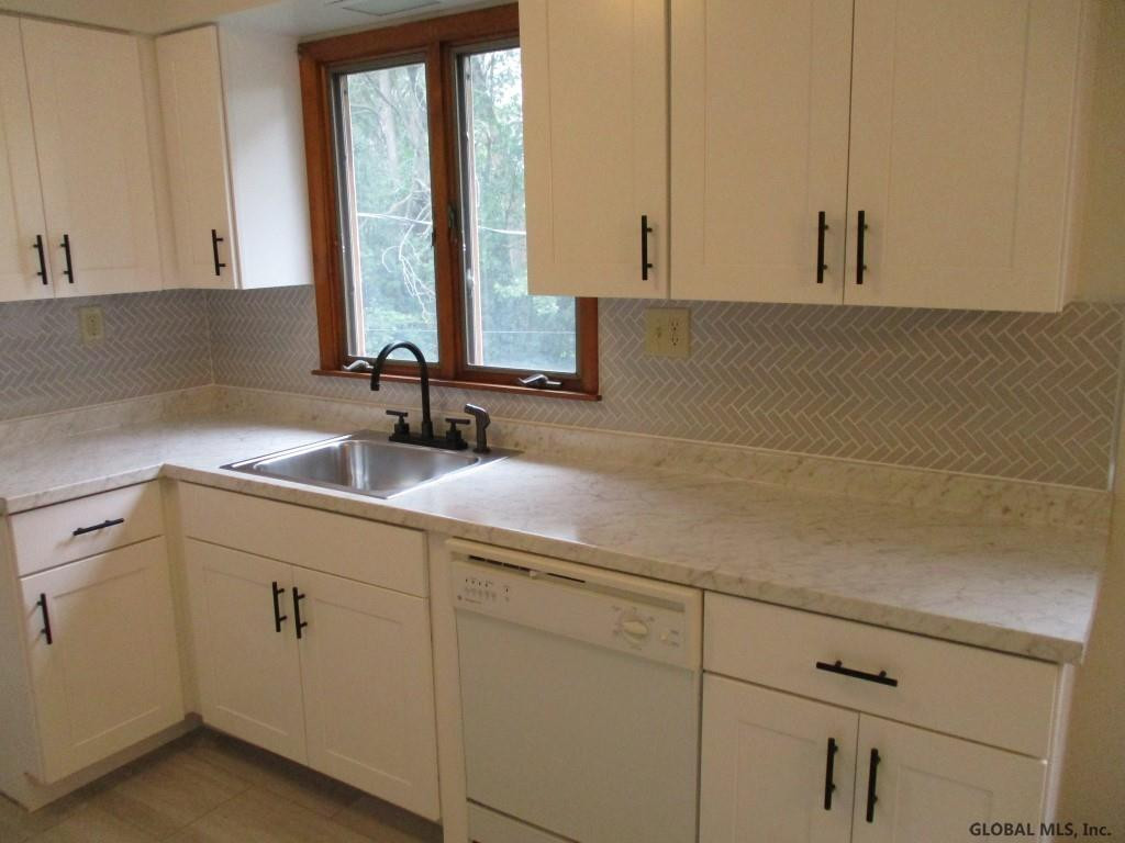 2023 Balltown Road Niskayuna, NY 12309 - Photo 4 of 45 Photo 3