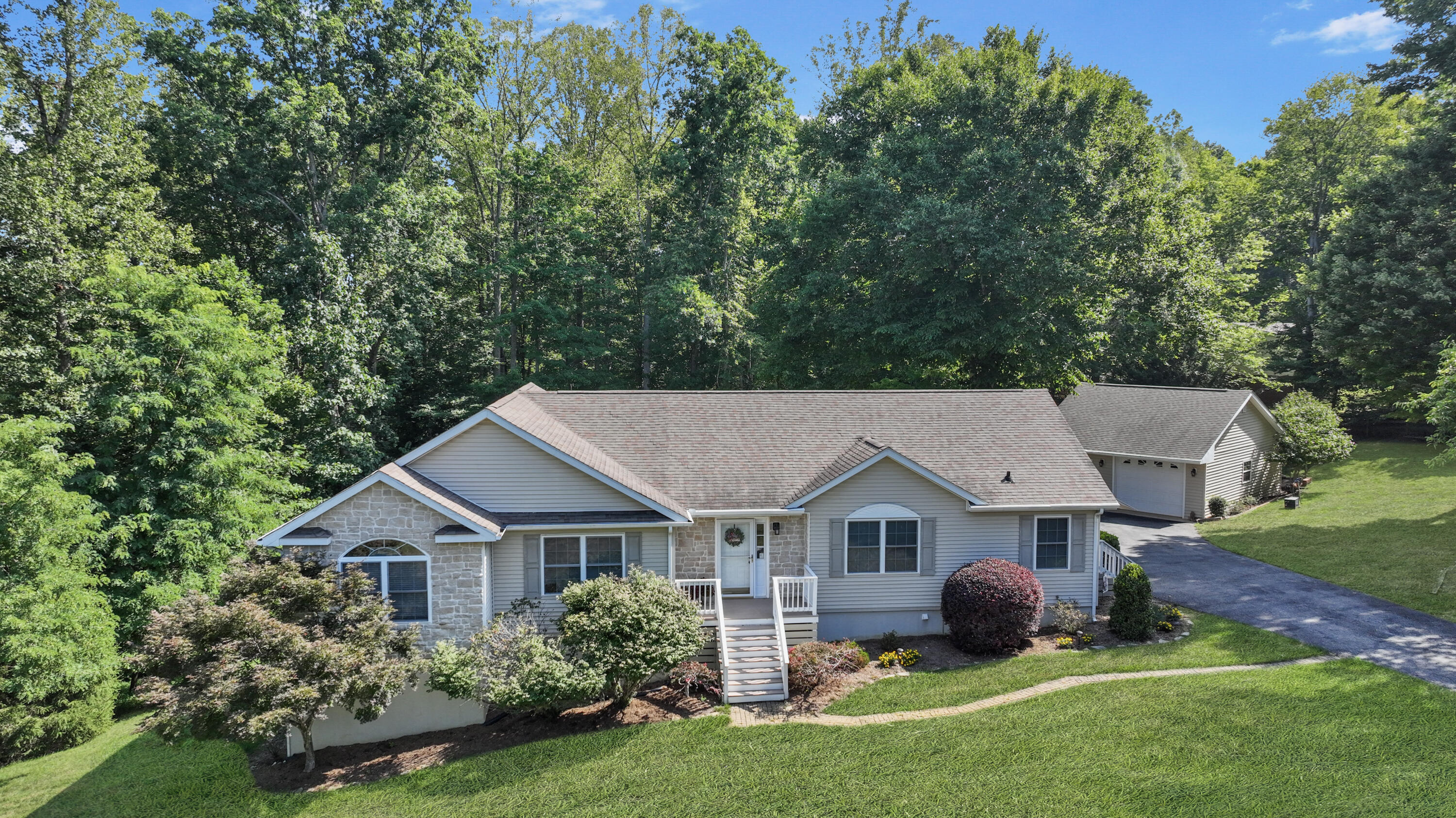 401 Whisperway Road Moneta, VA 24121 - Photo 1 of 60 Front View