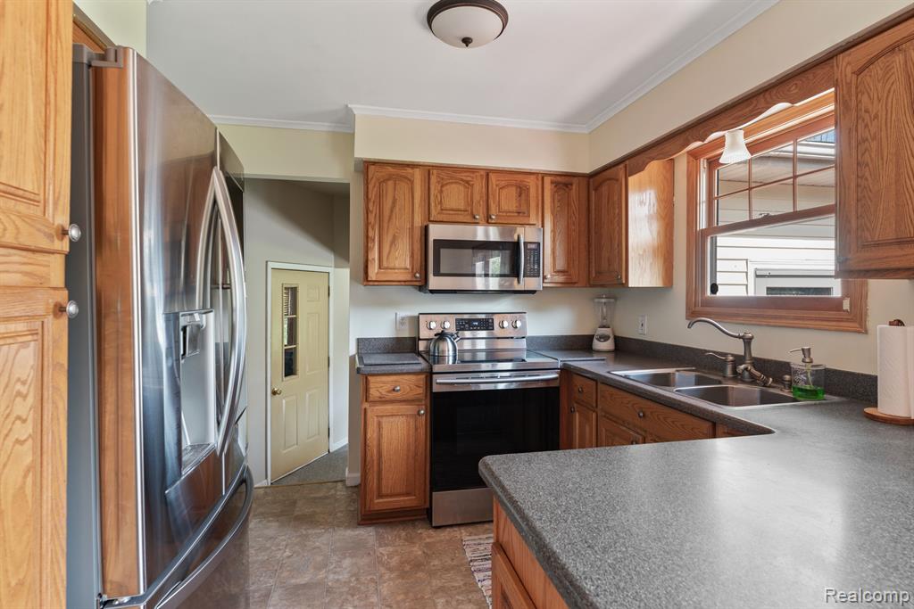 1349 West Cook Road Grand Blanc, MI 48439 - Photo 9 of 20