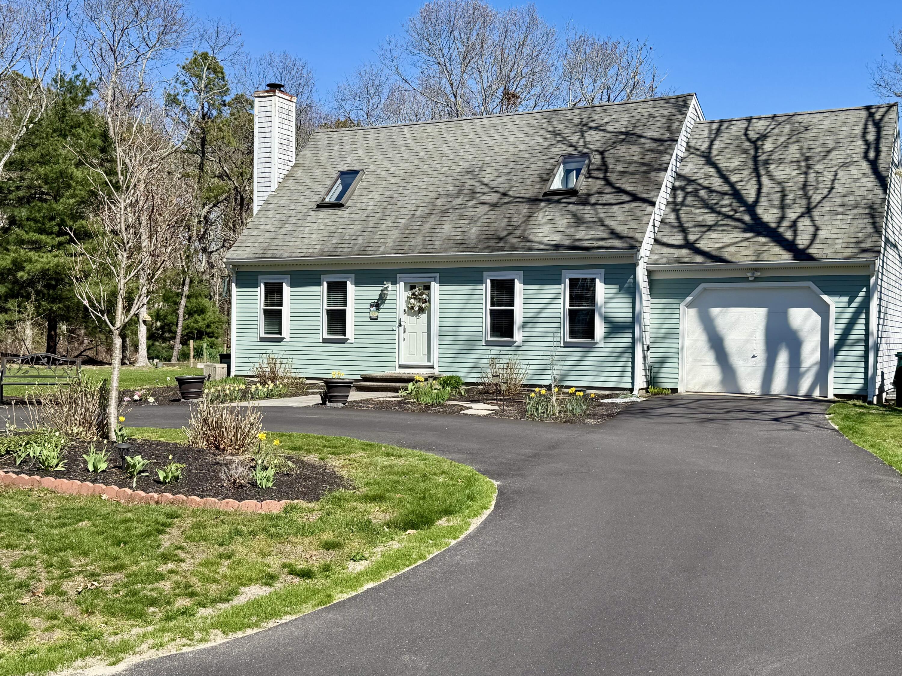 12 Drew Lane Mashpee, MA 02649 - Photo 2 of 49 a front view of a house with yard
