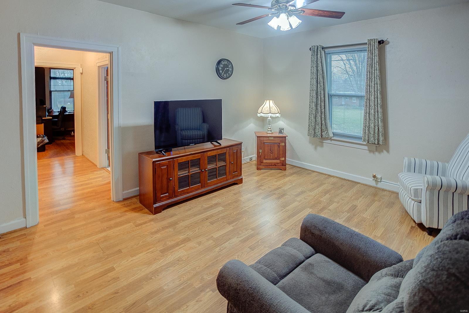 2604 East B Street Road Belleville, IL 62221 - Photo 5 of 36 Gallery Image 5