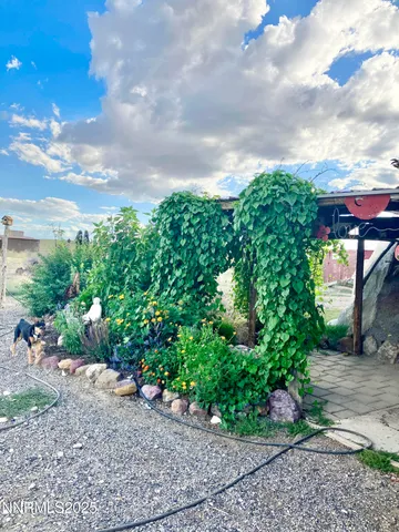a view of entryway with a front door