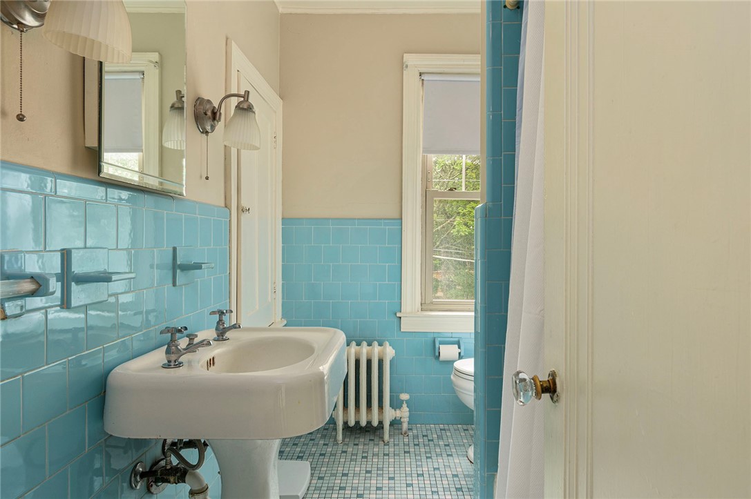 154 Friendly Road Cranston, RI 02910 - Photo 22 of 38 Gallery Image 22