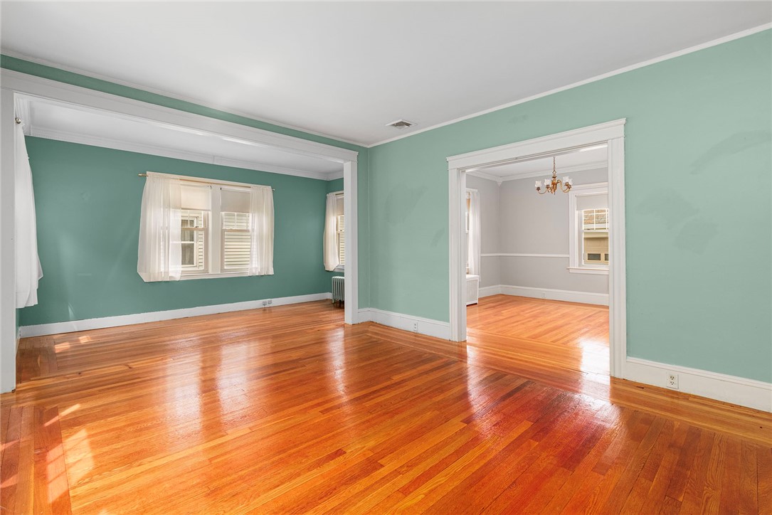 154 Friendly Road Cranston, RI 02910 - Photo 8 of 38 Gallery Image 8