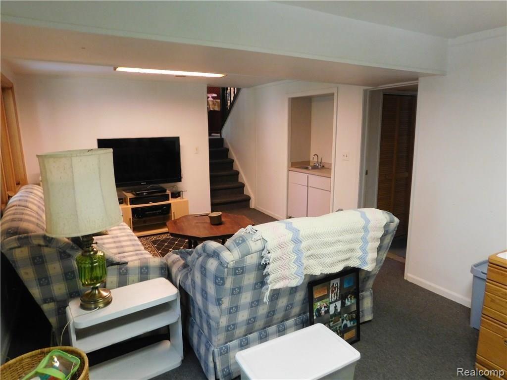 608 Lake Forest Road Rochester Hills, MI 48309 - Photo 10 of 19
