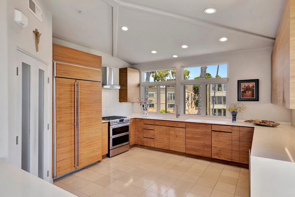 302 Prospect Street, Unit PH #1 La Jolla, CA 92037 - Photo 10 of 52