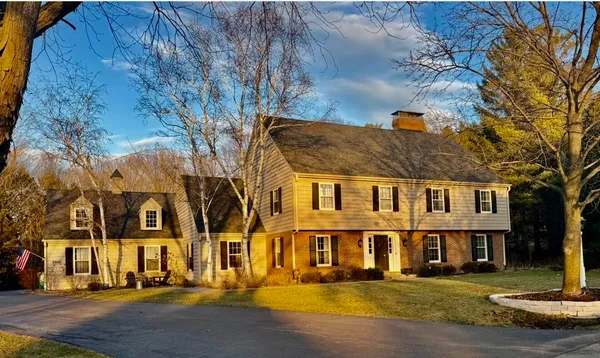 $1,049,000 | 9940 North Lamplighter Lane, Mequon, WI 53092