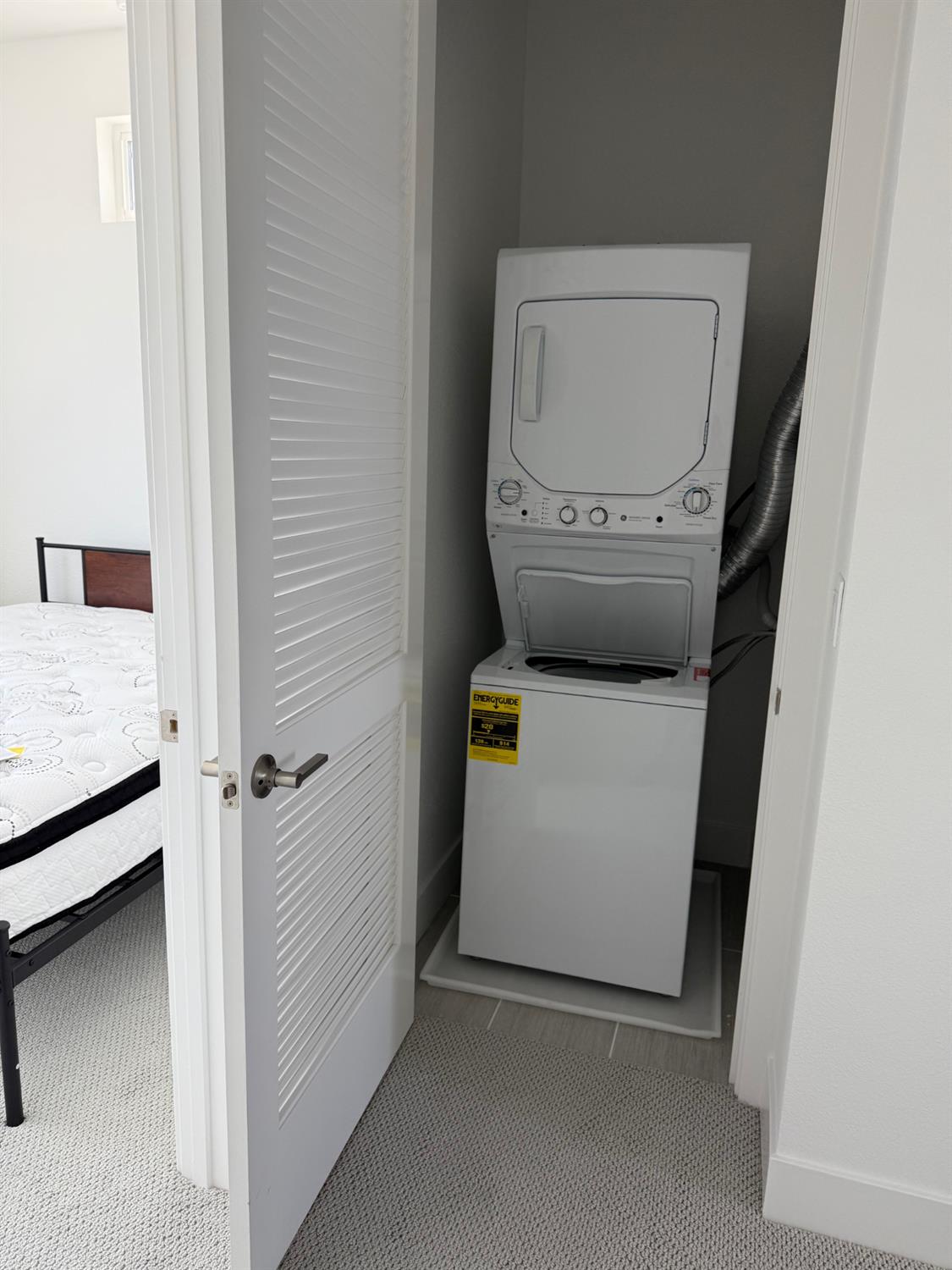 405 Sentinel Drive Alameda, CA 94501 - Photo 11 of 29 a utility room with dryer and washer