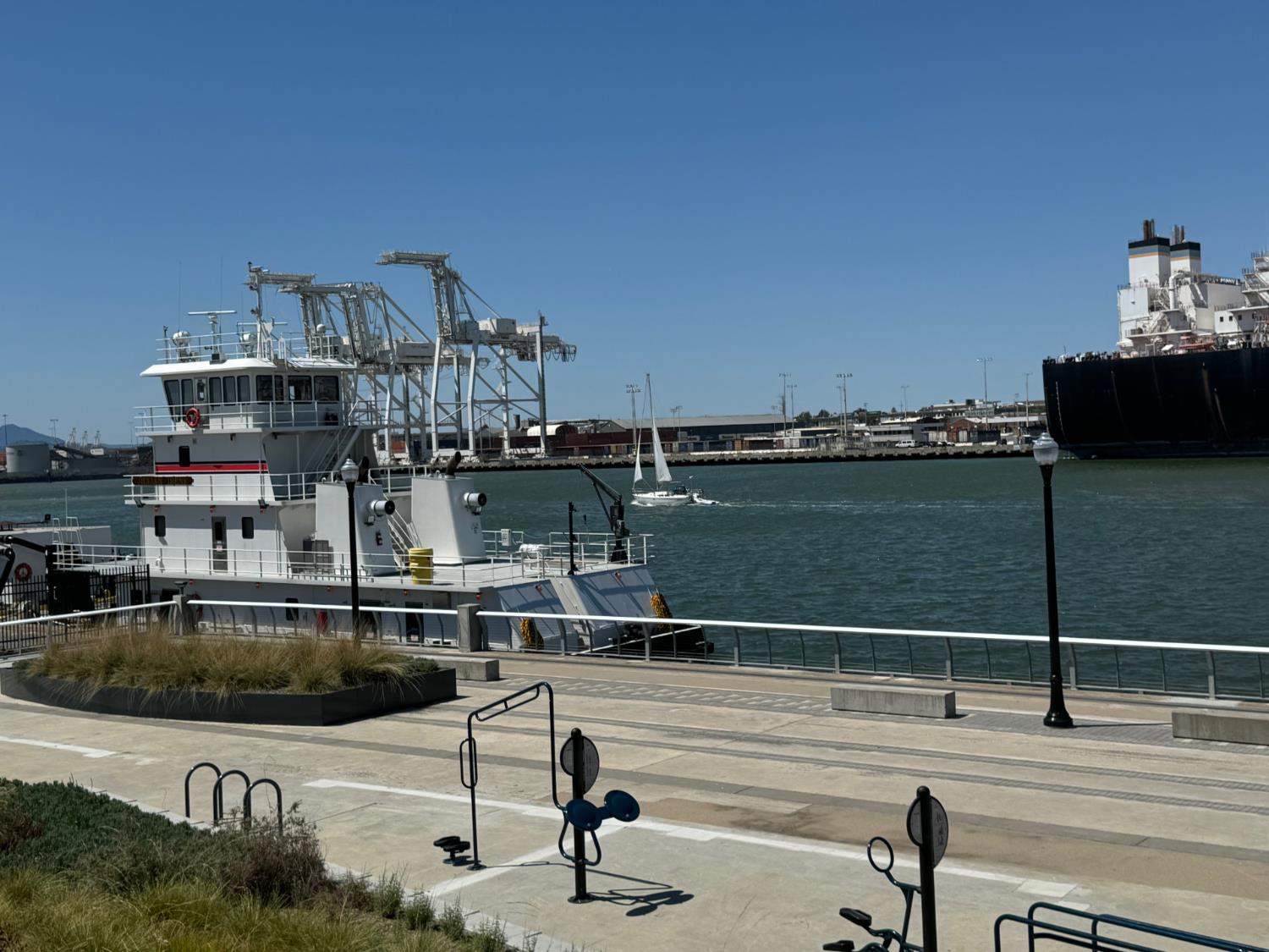 405 Sentinel Drive Alameda, CA 94501 - Photo 23 of 29 a view of a swimming pool with seating space