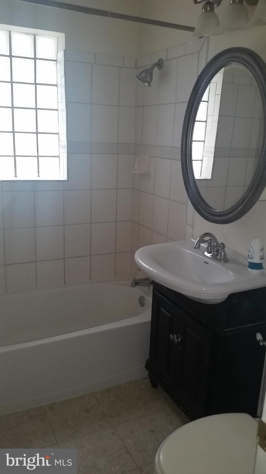 1521 Forest Glen Road Silver Spring, MD 20910 - Photo 5 of 7 Bath