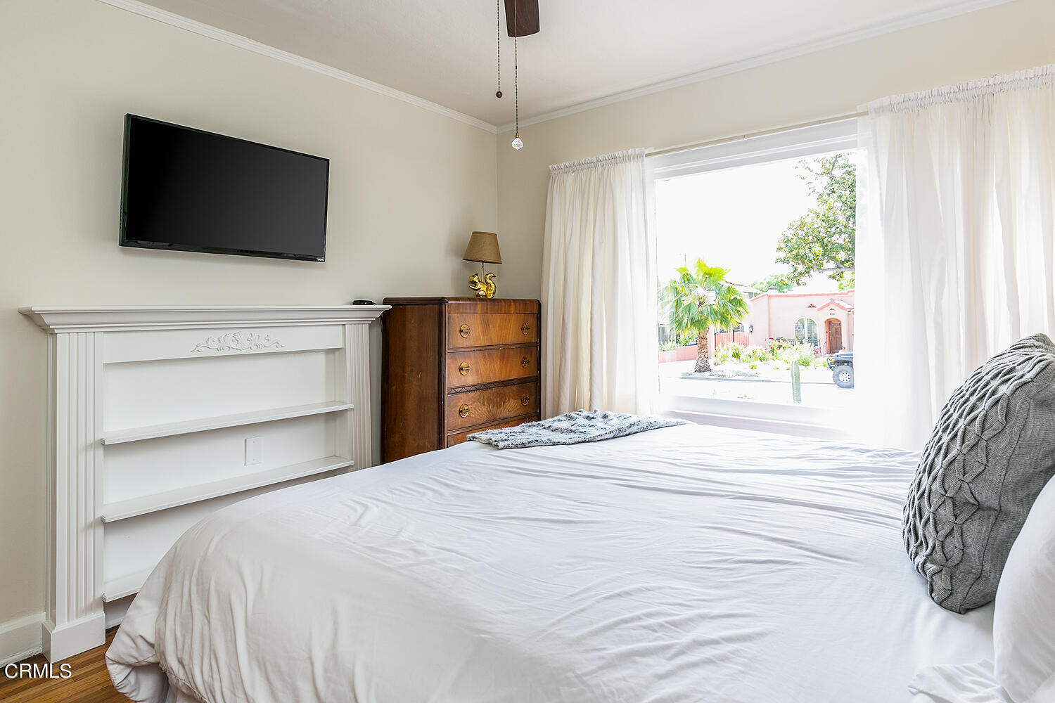 2023 Queensberry Road Pasadena, CA 91104 - Photo 17 of 26 a bedroom with a bed and a flat screen tv