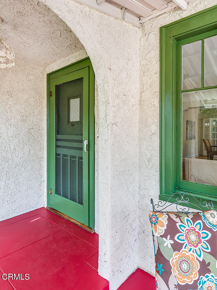 2023 Queensberry Road Pasadena, CA 91104 - Photo 5 of 26 a backyard of a house with seating space