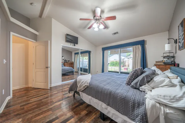 a view of a livingroom with an empty space