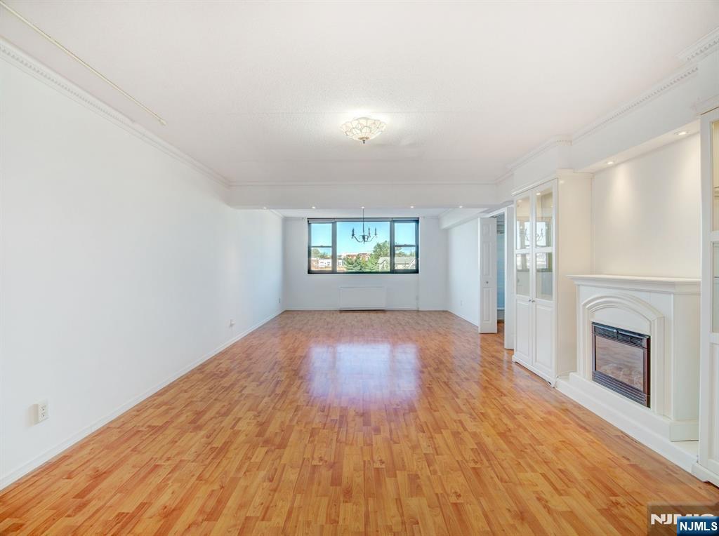 250 Gorge Road, Unit 9I Cliffside Park, NJ 07010 - Photo 3 of 28 Gallery Image 3